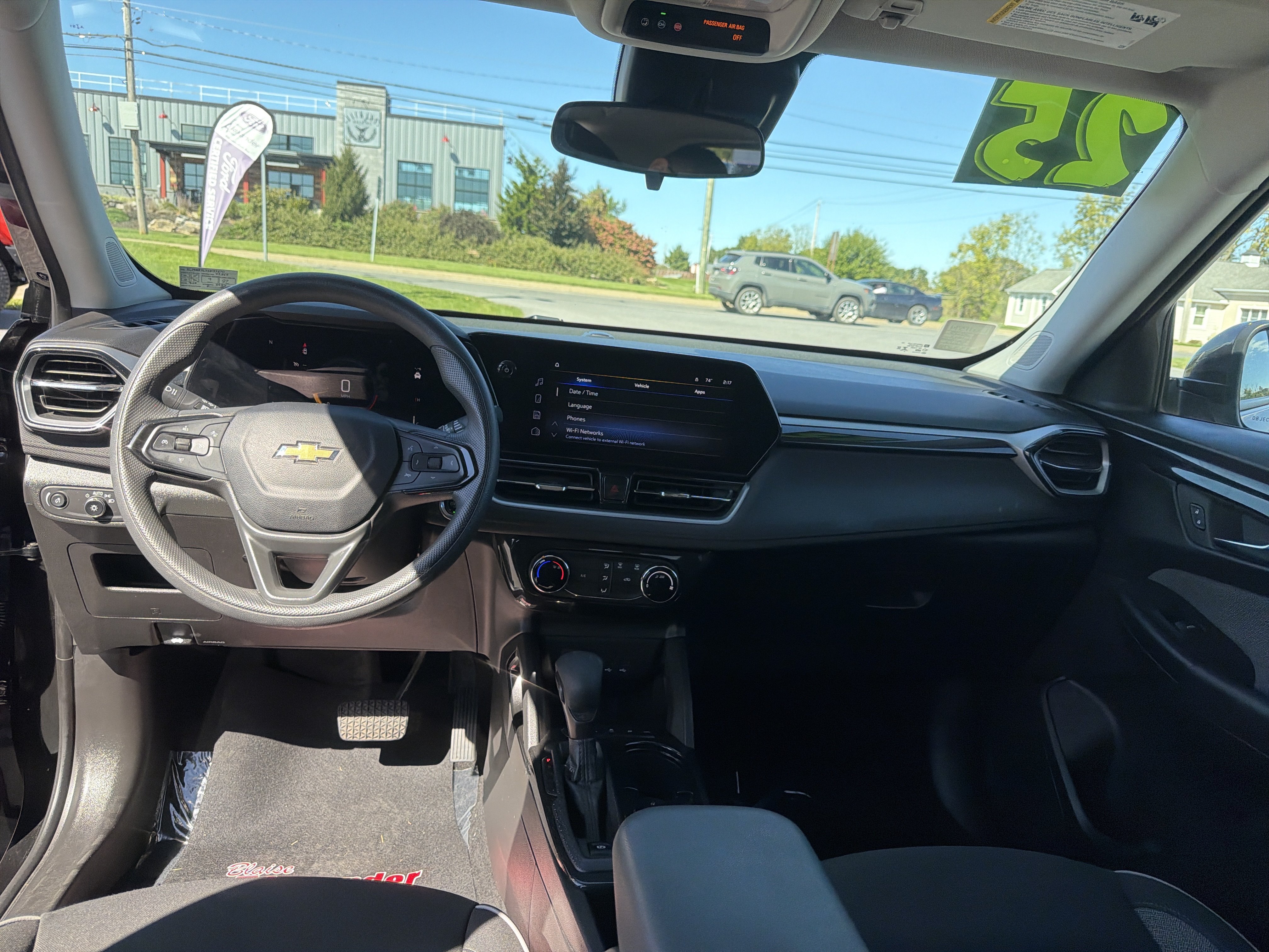Used 2025 Chevrolet TrailBlazer LT AWD/4WD image 14