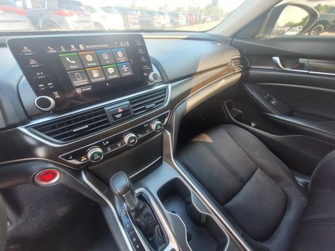 Used 2018 Honda Accord EX image 11