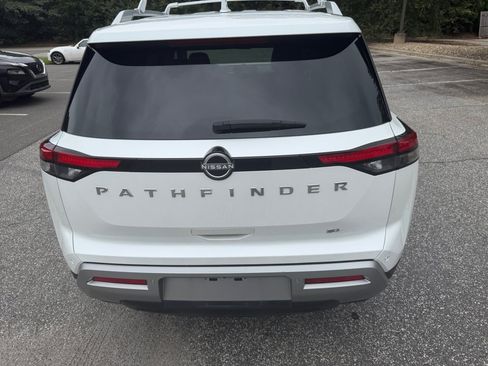 Certified 2025 Nissan Pathfinder SL FWD image 14