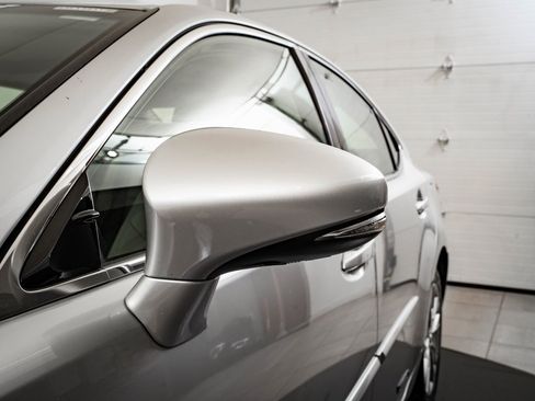 Used 2013 Lexus ES 300h image 17