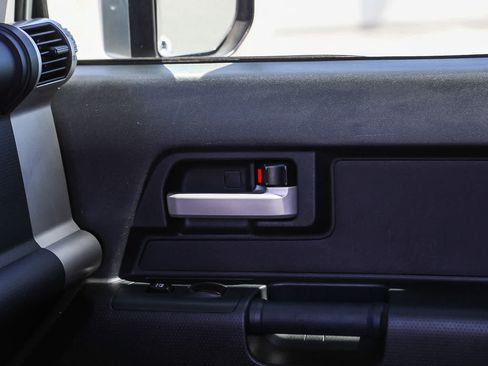 Used 2007 Toyota FJ Cruiser 4WD image 21