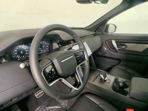 New 2025 Land Rover Discovery Sport Dynamic SE image 15