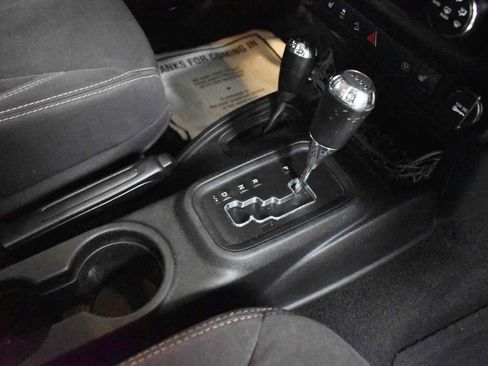 Used 2013 Jeep Wrangler Unlimited Sahara w/ Connectivity Group AWD/4WD image 38
