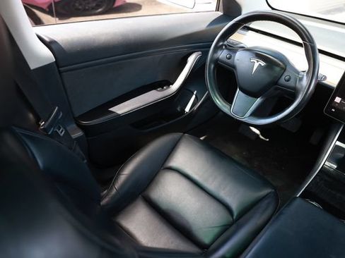 Used 2019 Tesla Model 3 Standard Range RWD image 23