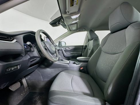 Used 2025 Toyota RAV4 XLE AWD/4WD image 13