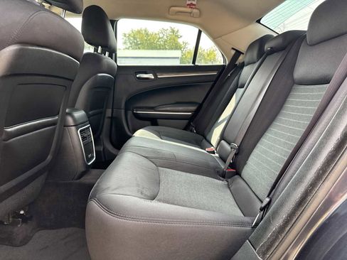 Used 2018 Chrysler 300 Touring image 29