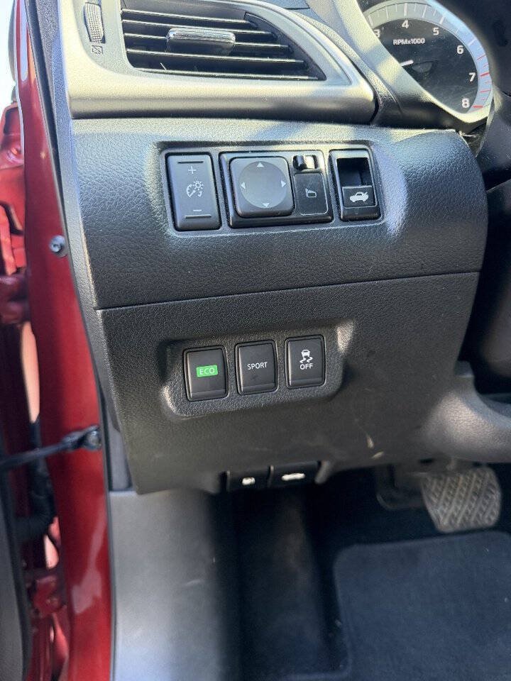 Used 2015 Nissan Sentra SV w/ Navigation Package FWD image 10