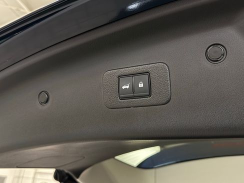 Used 2024 Nissan Armada SL w/ Captain's Chairs Package image 17