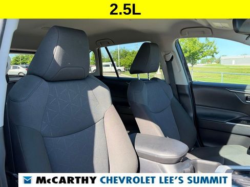 Used 2024 Toyota RAV4 XLE FWD image 25
