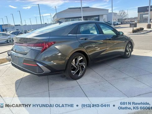 Certified 2024 Hyundai Elantra Limited image 11