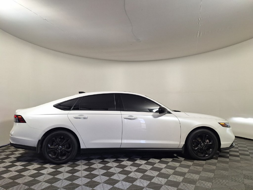 Used 2025 Honda Accord SE image 4