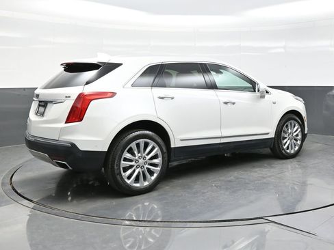Used 2017 Cadillac XT5 Platinum w/ Driver Assist Package AWD/4WD image 7