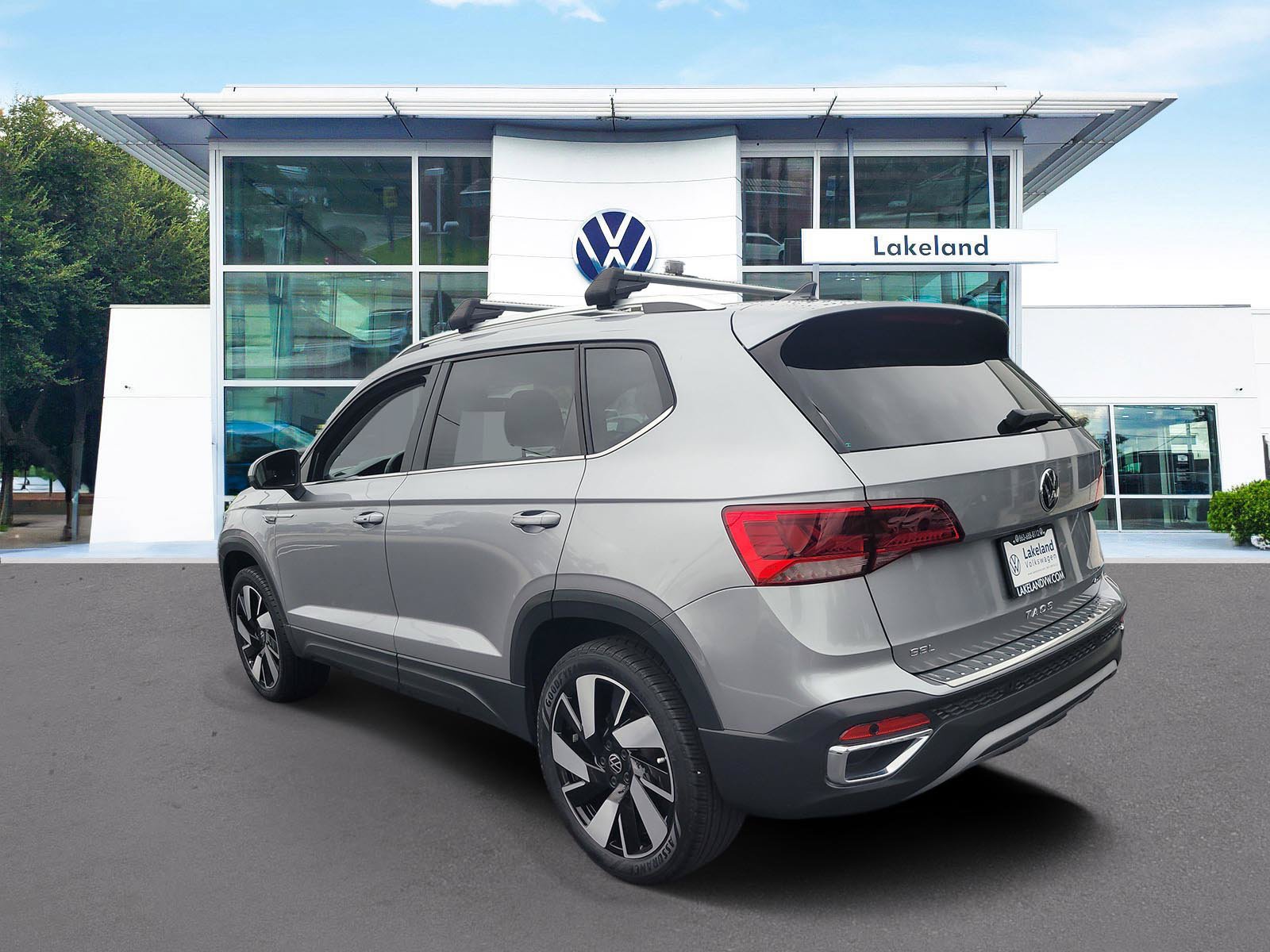 Used 2024 Volkswagen Taos SEL AWD/4WD image 4