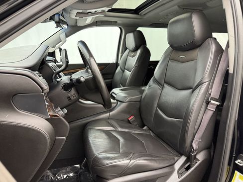 Used 2017 Cadillac Escalade ESV Luxury image 11