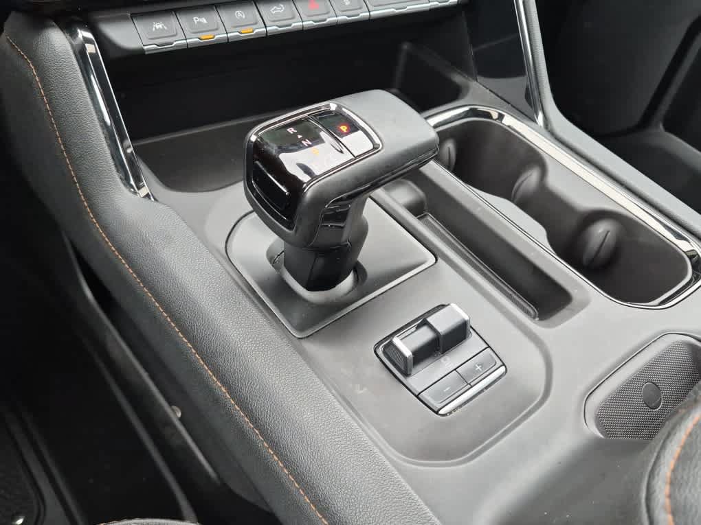 Used 2023 GMC Sierra 1500 AT4 w/ Technology Package AWD/4WD image 17