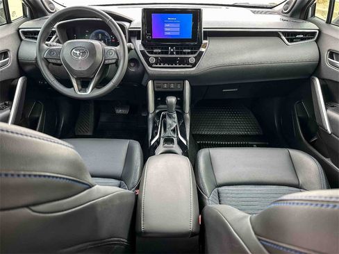 Used 2024 Toyota Corolla Cross XSE image 11