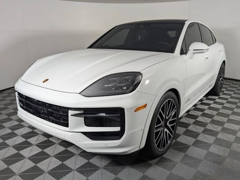 Certified 2025 Porsche Cayenne GTS AWD/4WD image 1