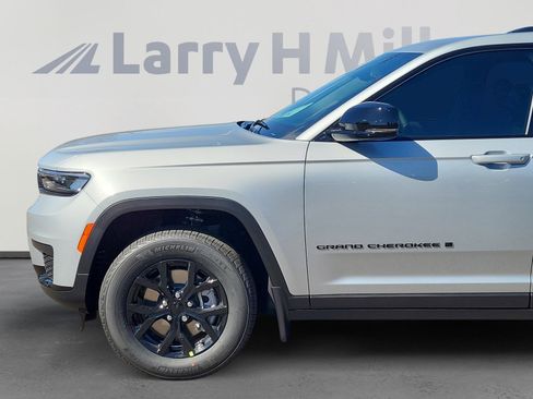 New 2025 Jeep Grand Cherokee L Altitude image 2