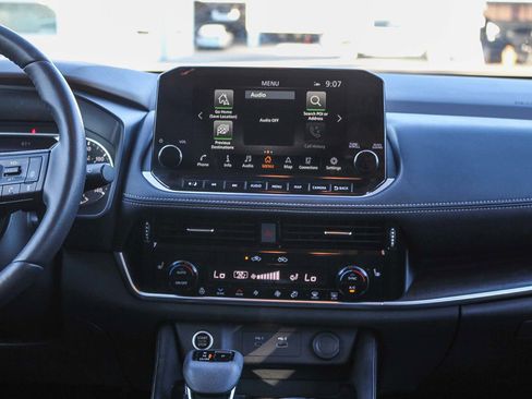 Used 2021 Nissan Rogue SL w/ Premium Package image 13