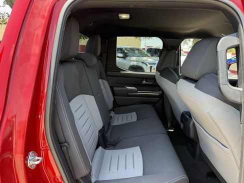 Used 2024 Toyota Tacoma TRD Sport AWD/4WD image 31