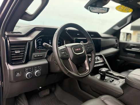 Used 2024 GMC Sierra 1500 AT4 w/ Technology Package AWD/4WD image 10