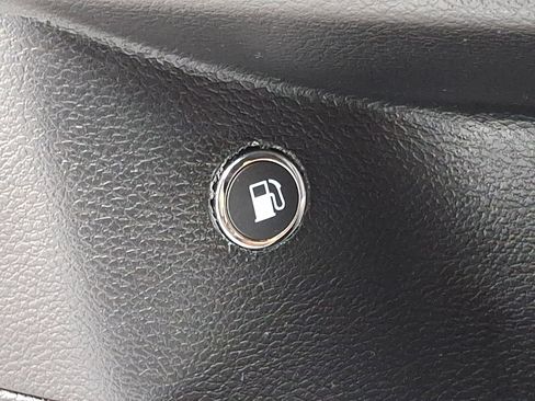 Used 2023 Chrysler 300 Touring w/ Sport Appearance Package image 26