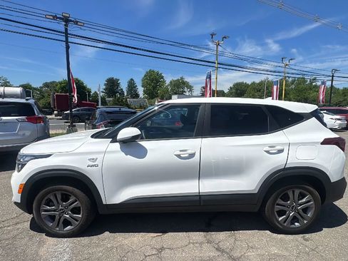 Used 2023 Kia Seltos LX AWD/4WD image 8