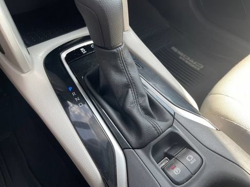 Used 2025 Toyota Corolla Cross L AWD/4WD image 19