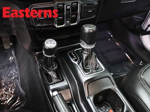 Used 2023 Jeep Wrangler Unlimited Sahara AWD/4WD image 13