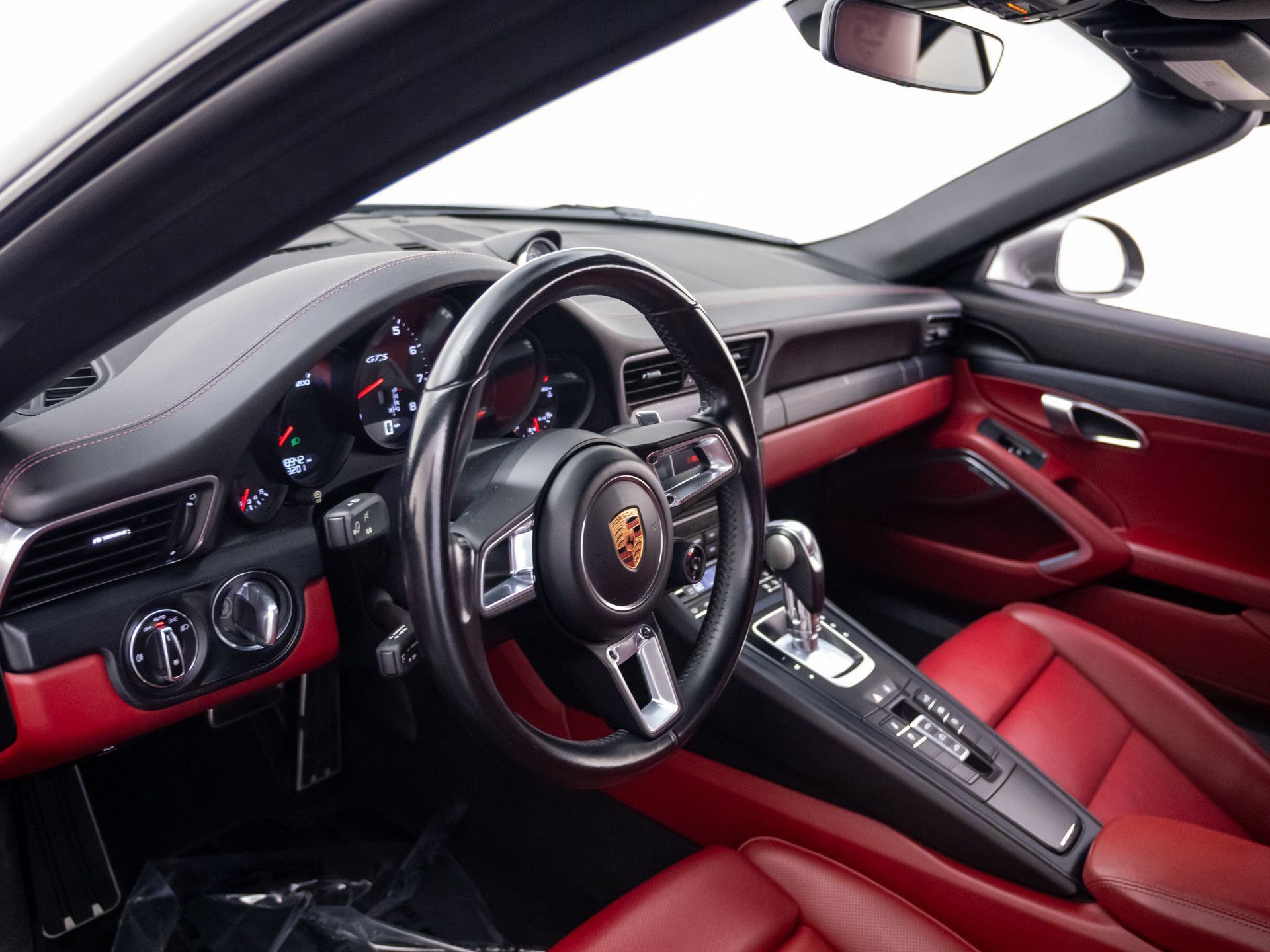 Used 2018 Porsche 911 Carrera GTS RWD image 4