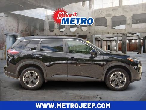 Used 2025 Nissan Rogue SV AWD/4WD image 1