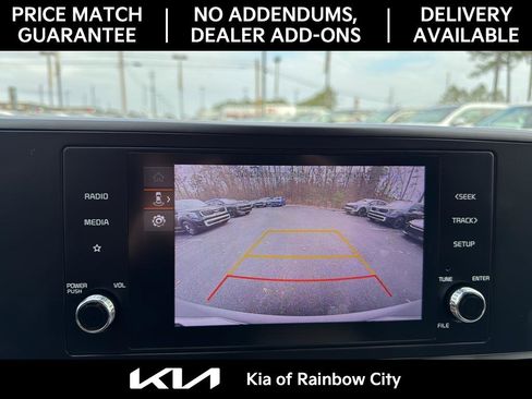 Used 2023 Kia Carnival LX image 25
