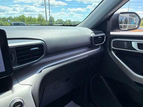 Used 2023 Ford Explorer XLT AWD/4WD image 21