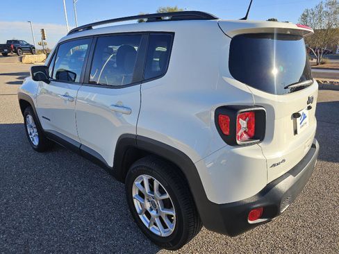 Used 2019 Jeep Renegade Latitude w/ Safety & Security Group II image 3