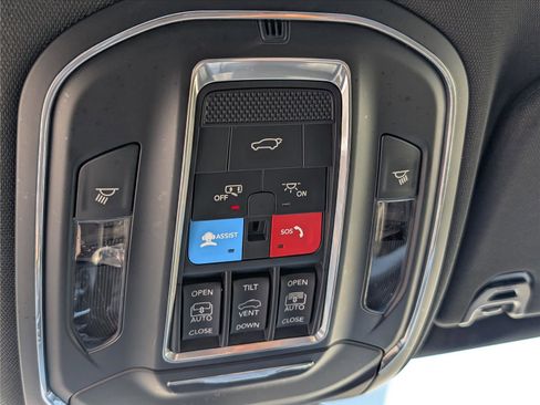 Used 2024 Jeep Wagoneer L Series II w/ Convenience Group I image 36