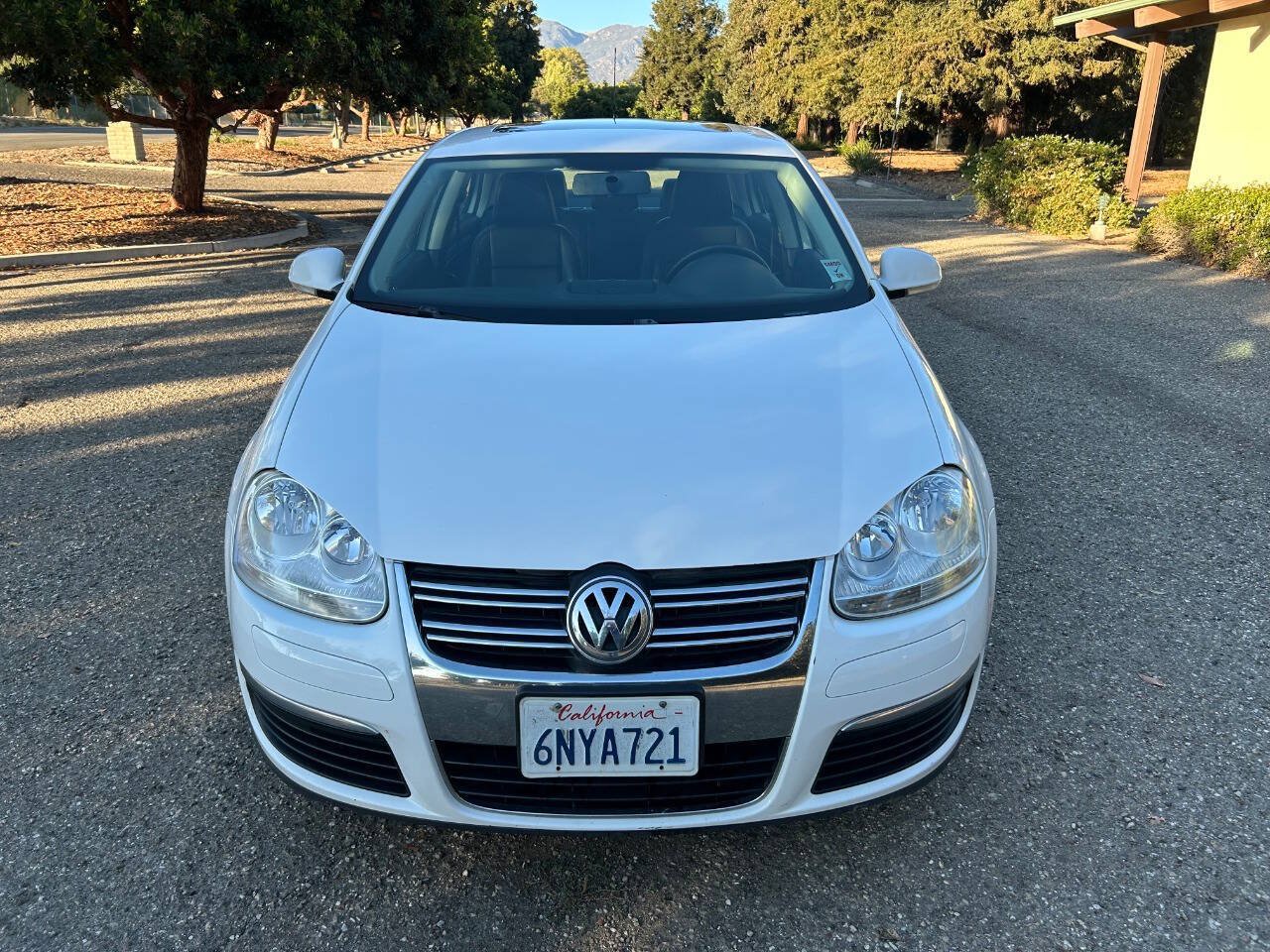 Used 2010 Volkswagen Jetta Limited Edition FWD image 7