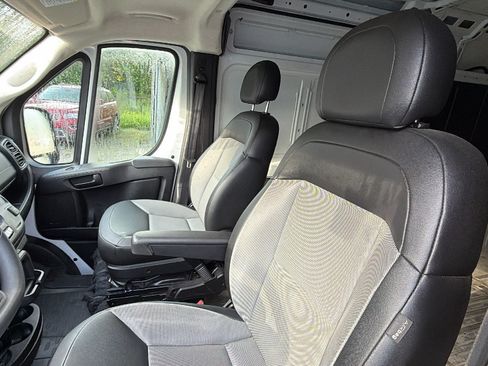Used 2024 RAM ProMaster 2500 w/ Convenience Group FWD image 18