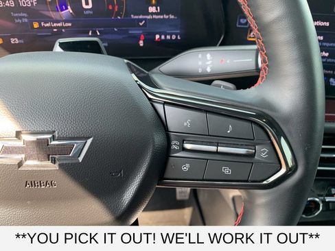 Used 2025 Chevrolet Traverse RS FWD image 17