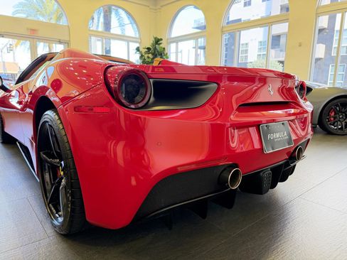 Used 2016 Ferrari 488 Spider image 15