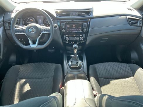 Used 2018 Nissan Rogue SV w/ Premium Package image 12