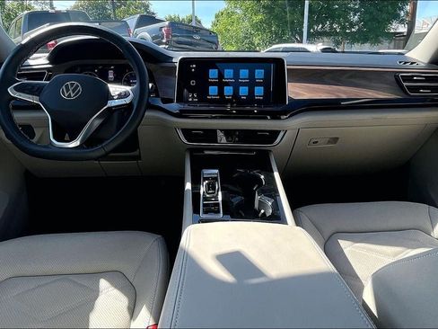 Certified 2026 Volkswagen Atlas SE w/ Panoramic Sunroof Package FWD image 15