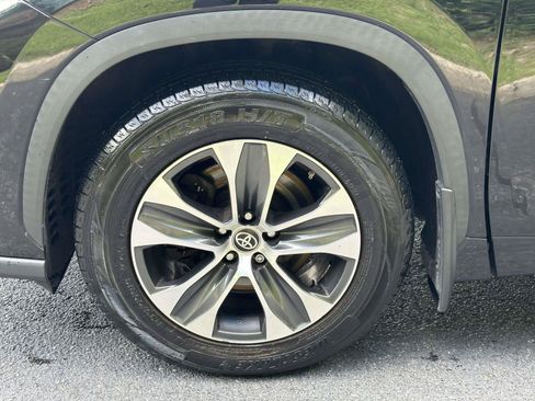 Certified 2020 Toyota Highlander XLE AWD/4WD image 8