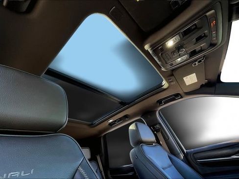 Used 2021 GMC Yukon Denali w/ Denali Premium Package image 20