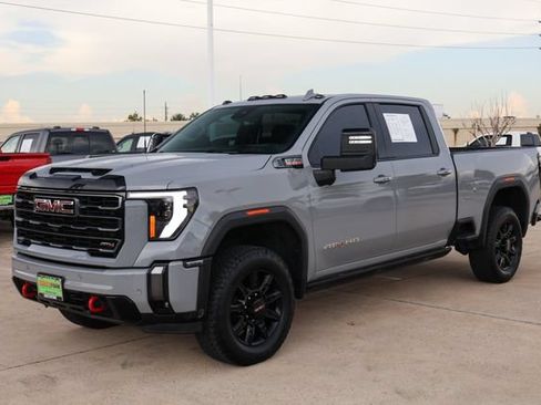 Used 2024 GMC Sierra 2500 AT4 w/ AT4 Premium Plus Package AWD/4WD image 3
