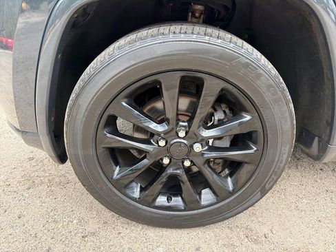 Used 2017 Jeep Grand Cherokee Altitude AWD/4WD image 30