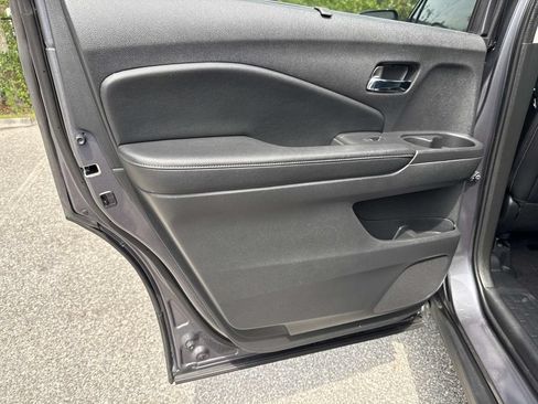 Used 2019 Honda Pilot Touring image 12