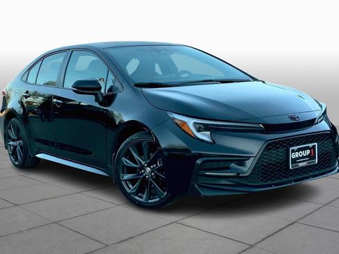 Used 2024 Toyota Corolla SE image 3