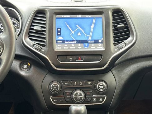 Used 2019 Jeep Cherokee Trailhawk w/ Cold Weather Group image 24