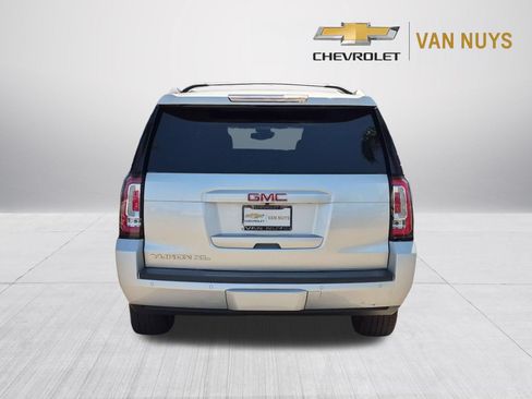 Used 2017 GMC Yukon XL SLT w/ Open Road Package AWD/4WD image 6