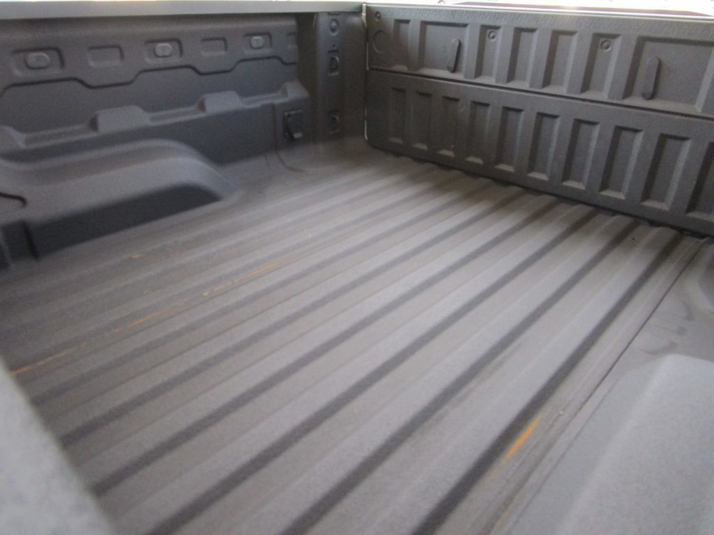 Used 2024 GMC Canyon Denali AWD/4WD image 19